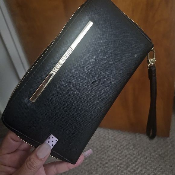 Steve Madden Black Wristlet Wallet - Picture 1 of 3